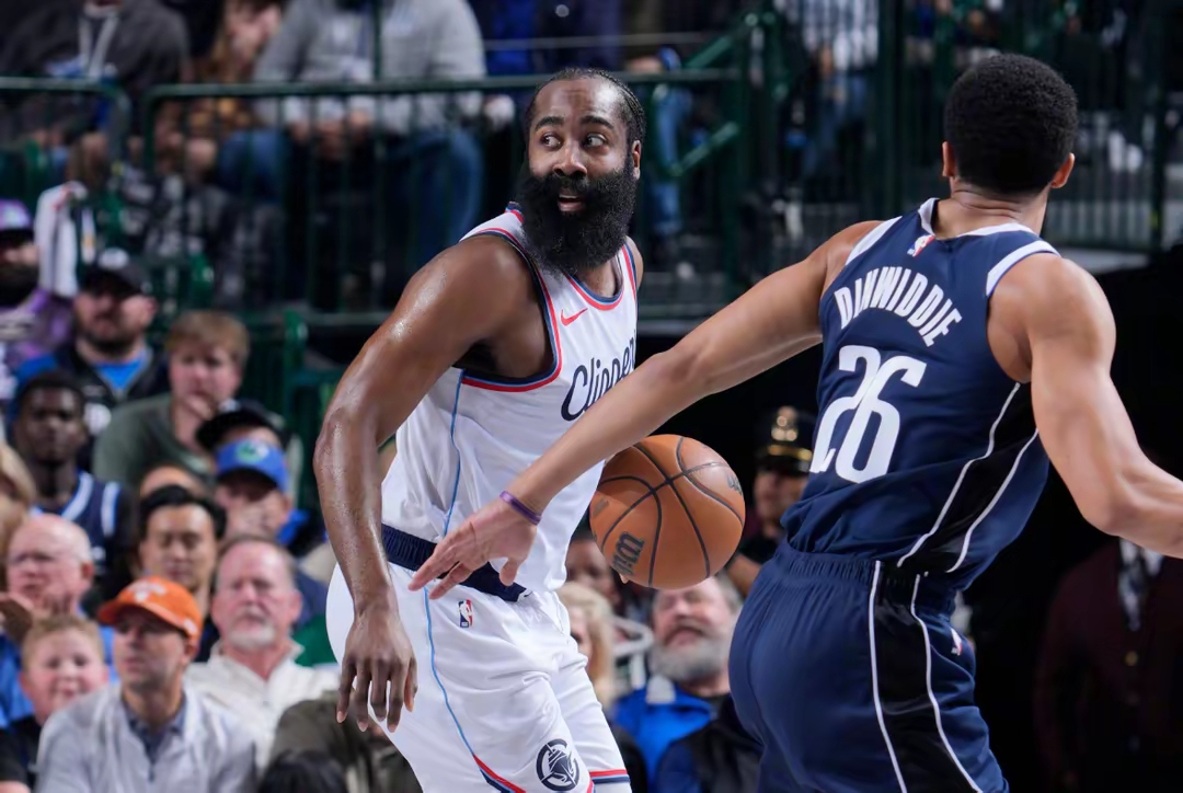今晚达拉斯独行侠调整名单以备NBA常规赛，手感冰凉环节打磨，引发热议，数据趋势出现新变化