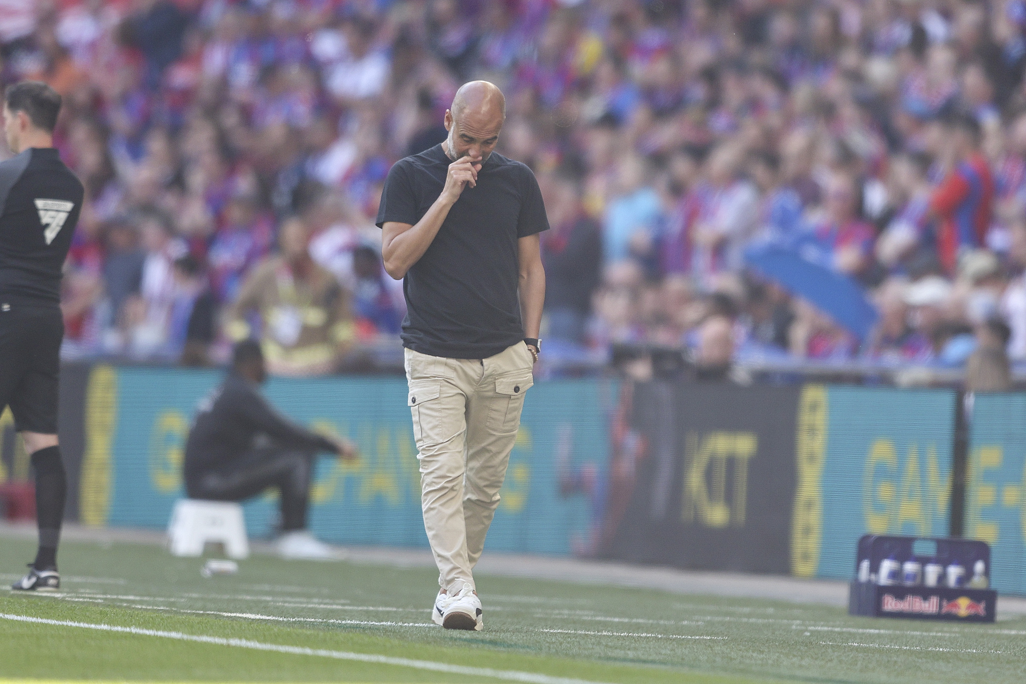 加时末段欧冠传出新动向,曼联防线松动,管理层表态:气氛紧张,赛季目标并未改变的简单介绍 加时末段欧冠传出新动向,曼联防线松动,管理层表态:气氛紧张,赛季目标并未改变的简单介绍