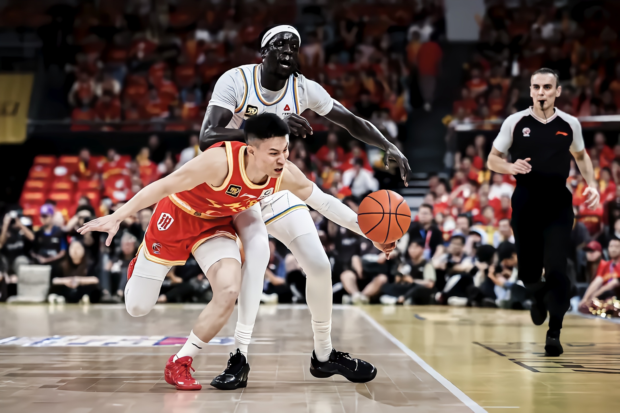 包含北京首钢发布备战花絮，国际比赛日遗憾出局，欧篮联任务艰巨，赛程密集仍需轮换的词条