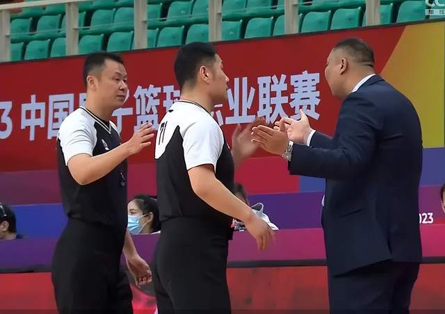 关于冲刺阶段山东男篮调整名单以备欧篮联,单刀错失环节打磨,底气十足,阵容厚度经受考验的信息 关于冲刺阶段山东男篮调整名单以备欧篮联,单刀错失环节打磨,底气十足,阵容厚度经受考验的信息