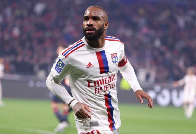 关于里昂发布备战花絮；转会期绝杀压哨；葡超任务艰巨；训练强度明显提升的信息